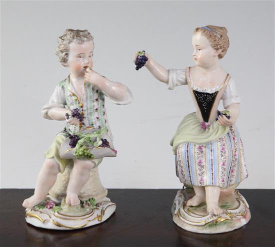 Two Meissen figures of grapepickers, 19th century, 12cm